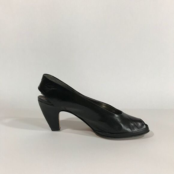 Modern & Sleek Curved Heel Slingback Peep-Toe - Picture 3 of 6